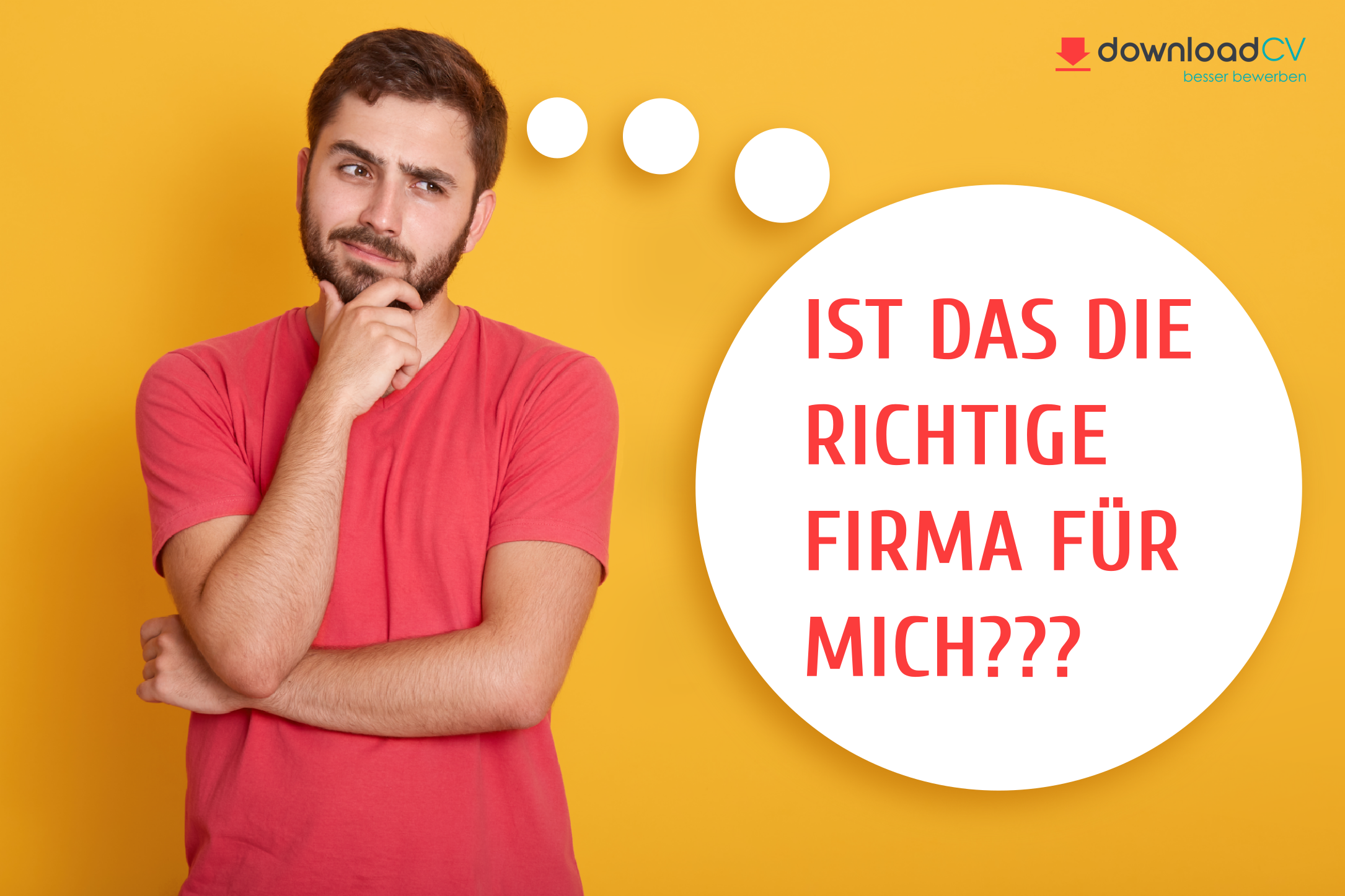 Junger Mann mit rotem Shirt in nachdenklicher Pose auf gelbem Hintergrund.